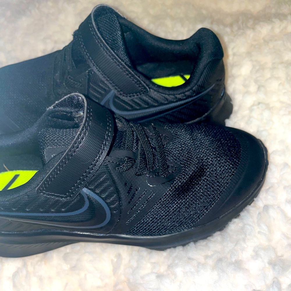 Kids NIKE 12.5C Unisex Black with Velcro strap (no tie) sneakers.